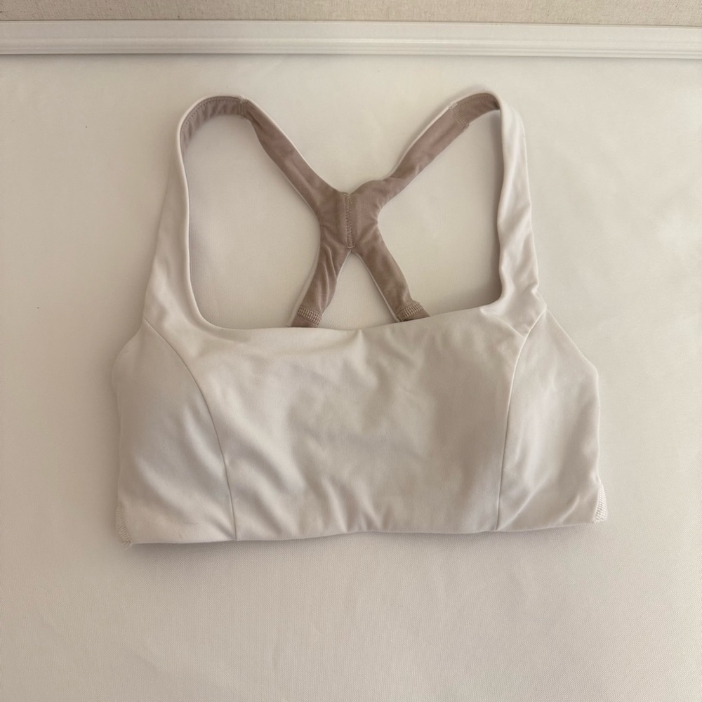 Lululemon SmoothCover Yoga Bra *Light
Support, B/C Cup White Sports Bra - Picture 6 of 10